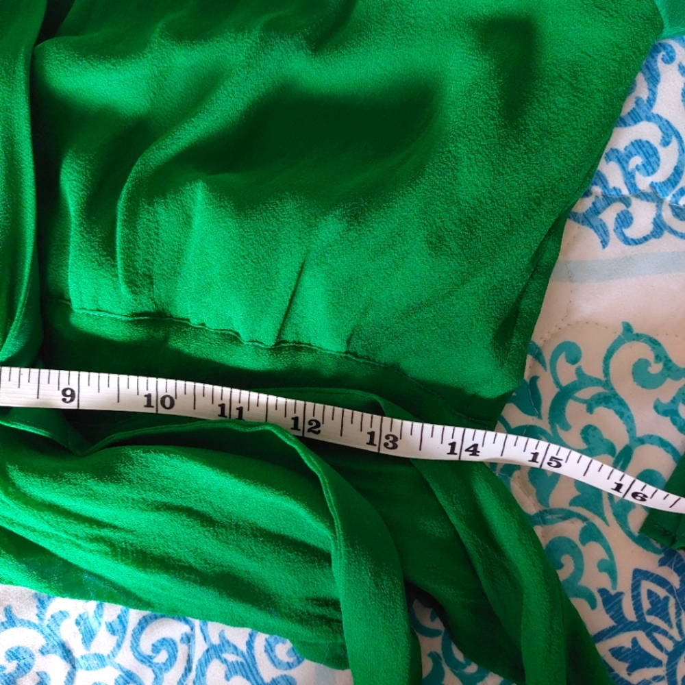Alice + Olivia 100% Emerald Green Silk Wrap Shirt - Medium - Excellent Condition - Picture 12 of 13